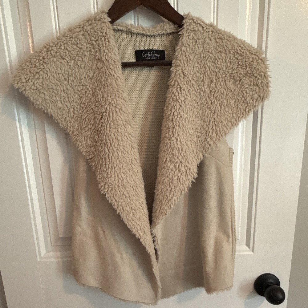 Coffee Shop New York Beige Faux Fur Trim Open Front Sleeveless Vest xs